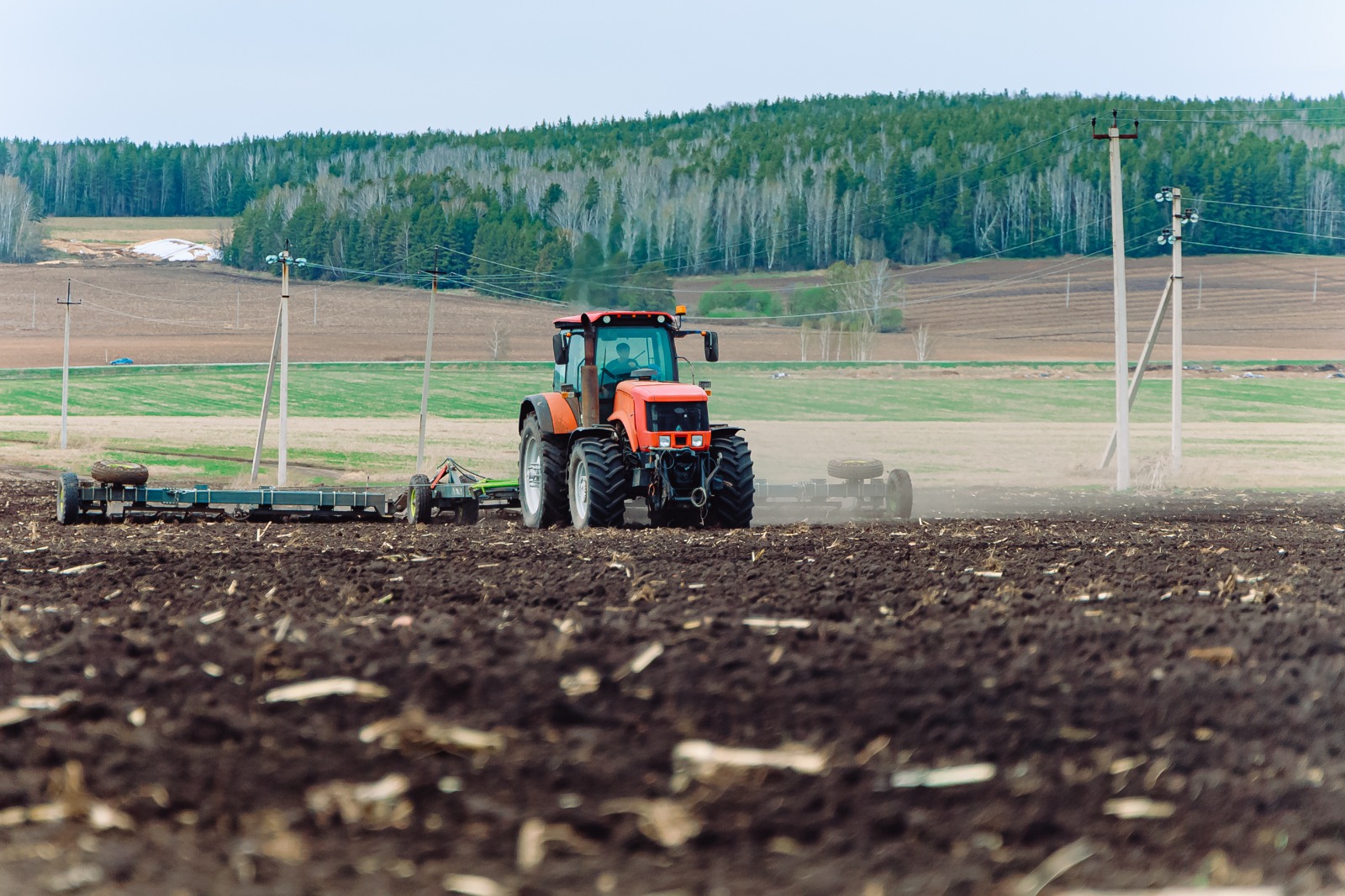 Свердловские аграрии завершили посевные работы в полях